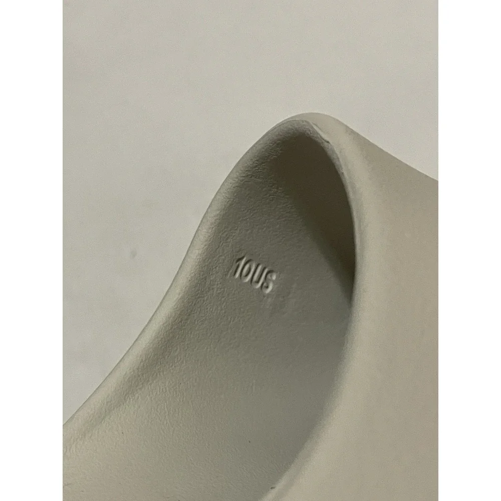YS-01 Cream Size 10 Slides Brand New W/ Dust Bag